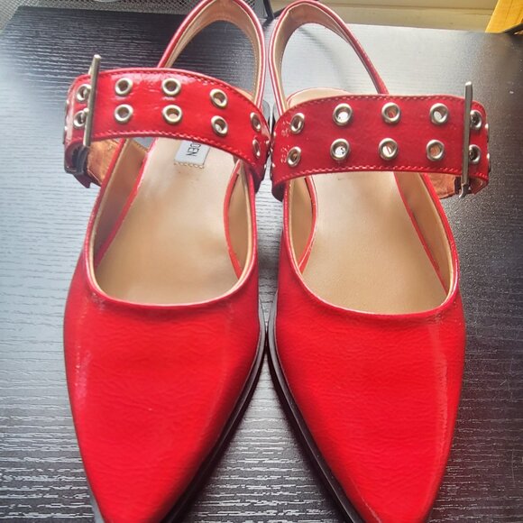 Steve Madden Shiny Red Flats with Silver Grommets Size 8 New - Picture 4 of 8